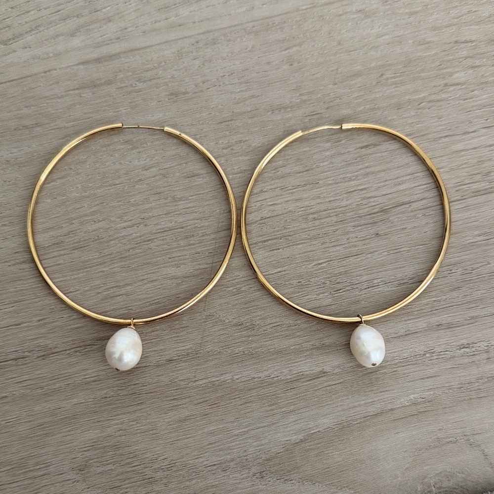 Elegant Gold Hoop Earrings with Pearl Accent